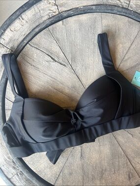 Amazing hot Classic Black Molded Swim Bra with Wide Supportive Straps Medium B24